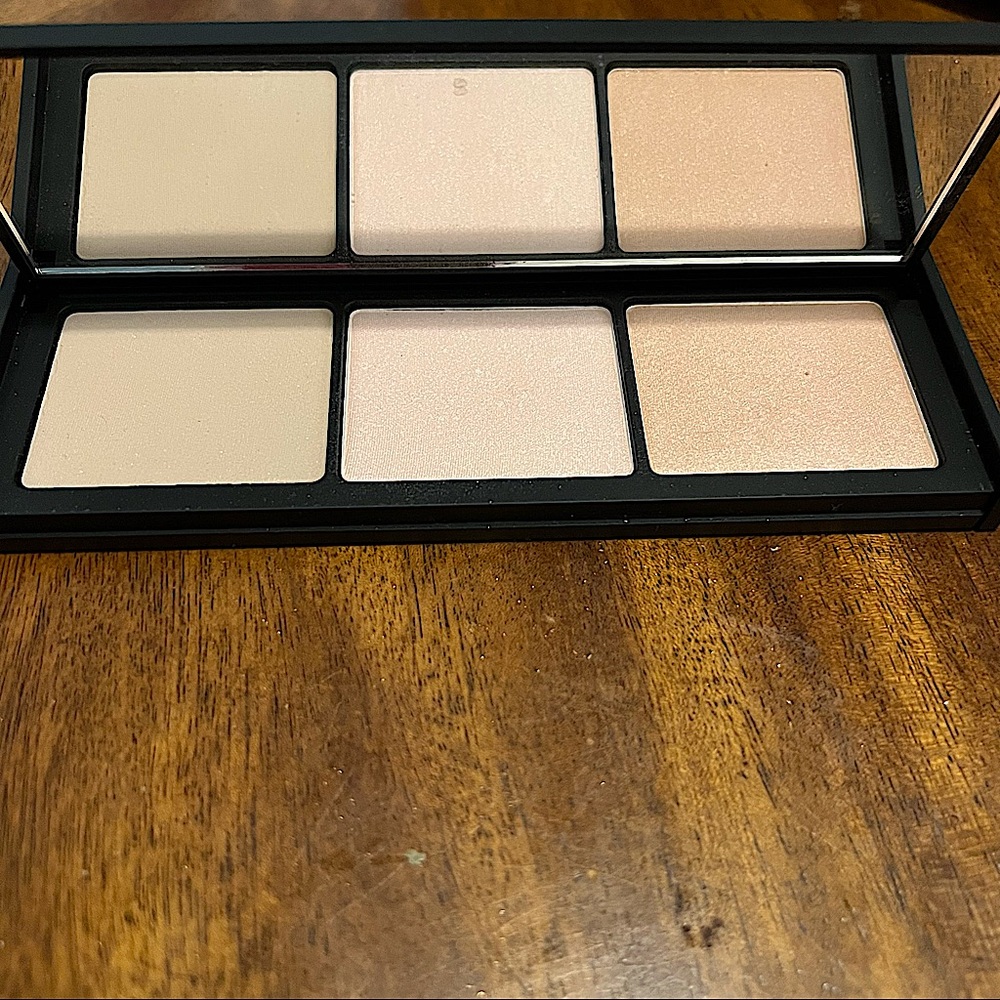 Cargo _HD picture perfect illuminating palette